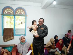 Pastikan Ketersediaan Pangan Mencukupi, Bupati Eka Putra Tinjau Posko Pengungsi Batu Taba