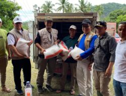 1 Ton Beras CPPD Tahap II Di Serahkan Pemkab Tanah Datar Untuk Pengungsi Di Batu Taba