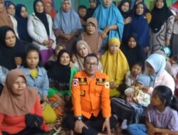 Gerak Cepat, Dapat Laporan Masyarakat, Bupati Eka Putra Langsung Turun Ke Lokasi Pengungsian X Koto