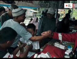 Respon Cepat PMI Tanah Datar, Lakukan Pelayanan Kesehatan Bagi Warga Terdampak Korban Bencana di Lokasi Terisolasi
