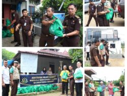 Aksi Kemanusiaan Kejati Sumbar: 100 Paket Sembako Disalurkan untuk Warga Terdampak Banjir