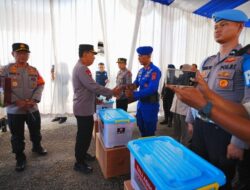 Kapolri Beri Motivasi dan Apresiasi kepada Anggota Polri Terdampak Bencana di Sumbar