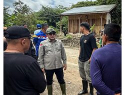Tinjau Proses Pembersihan Material Sungai di Tanjung Sawah, Ini Harapan Bupati Eka Putra