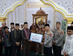 Tim V Safari Ramadhan Sumbar Salurkan Bantuan Rp 50 Juta di Masjid Syuhada Tanjung Alam