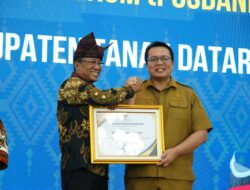 Berkomitmen Memberi Akses Keadilan Kepada Masyarakat, Pemkab Tanah Datar Terima Penghargaan