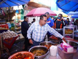 Tinjau Pasar Pabukoan, Bupati Eka Putra Ingatkan Pedagang Untuk Tidak Menggunakan Bahan Berbahaya