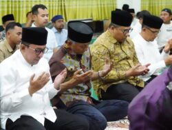 Laksana Kunjungan Kerja Ke Tanah Datar, Menteri PU Dody Hanggodo Shalat Taraweh Di Masjid Muhammadiyah Batusangkar