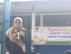 Noverilan, M.Pd Pimpin Ramadhan Berbagi di SMPN 6 Padang, 167 Paket Sembako Disalurkan untuk Warga