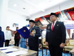 Lantik dan Ambil Sumpah 9 Pejabat Manejerial, Bupati Eka Putra Ingatkan ASN Untuk Selalu Berinovasi, Jaga Kekompakan dan Iklhas Dalam Pelayanan