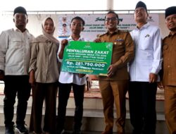 Salurkan Bantuan Beasiswa, Pemkab Tanah Datar Dorong Generasi Muda Raih Pendidikan Tinggi
