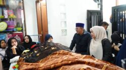 Bupati Eka Putra Melayat ke Rumah Duka Dewan Kehormatan PMI Tanah Datar H. Masrizal Mansur