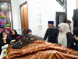 Bupati Eka Putra Melayat ke Rumah Duka Dewan Kehormatan PMI Tanah Datar H. Masrizal Mansur