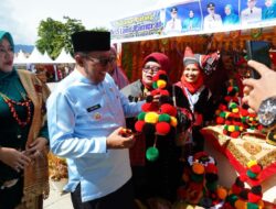 180 Baju Milik Kebanggaan Masyarakat Nagari Padang Magek Sita Perhatian Pengunjung Festival Minangkabau