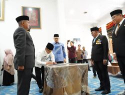 Lantik 13 Pejabat Pemkab Tanah Datar, Bupati Eka Putra Tegaskan Untuk Berkomitmen Memperkuat Reformasi Birokrasi dan Manajemen ASN