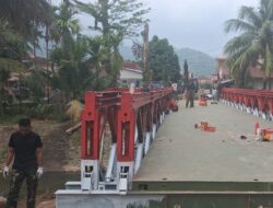 Kolonel Inf. Ferry Adianto, TNI AD Hadir di Tengah Rakyat, Jembatan Sungai Jirak Capai 85 Persen