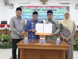 Hadir Pada Paripurna, Bupati Eka Putra Sampaikan Pendapat Akhir Ranperda TA 2026.