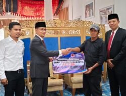 Warga Terdampak Bencana di Tanah Datar Terima DTH Tahap Pertama