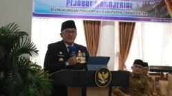 Bupati Lantik Empat Pejabat di Pemkab Tanah Datar, Dorong Penguatan Kerja dan Inovasi